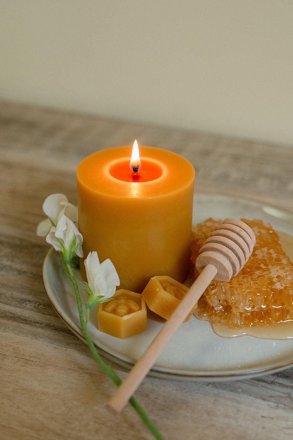 Honeycomb Classic 3x3 Beeswax Pillar (12 oz)